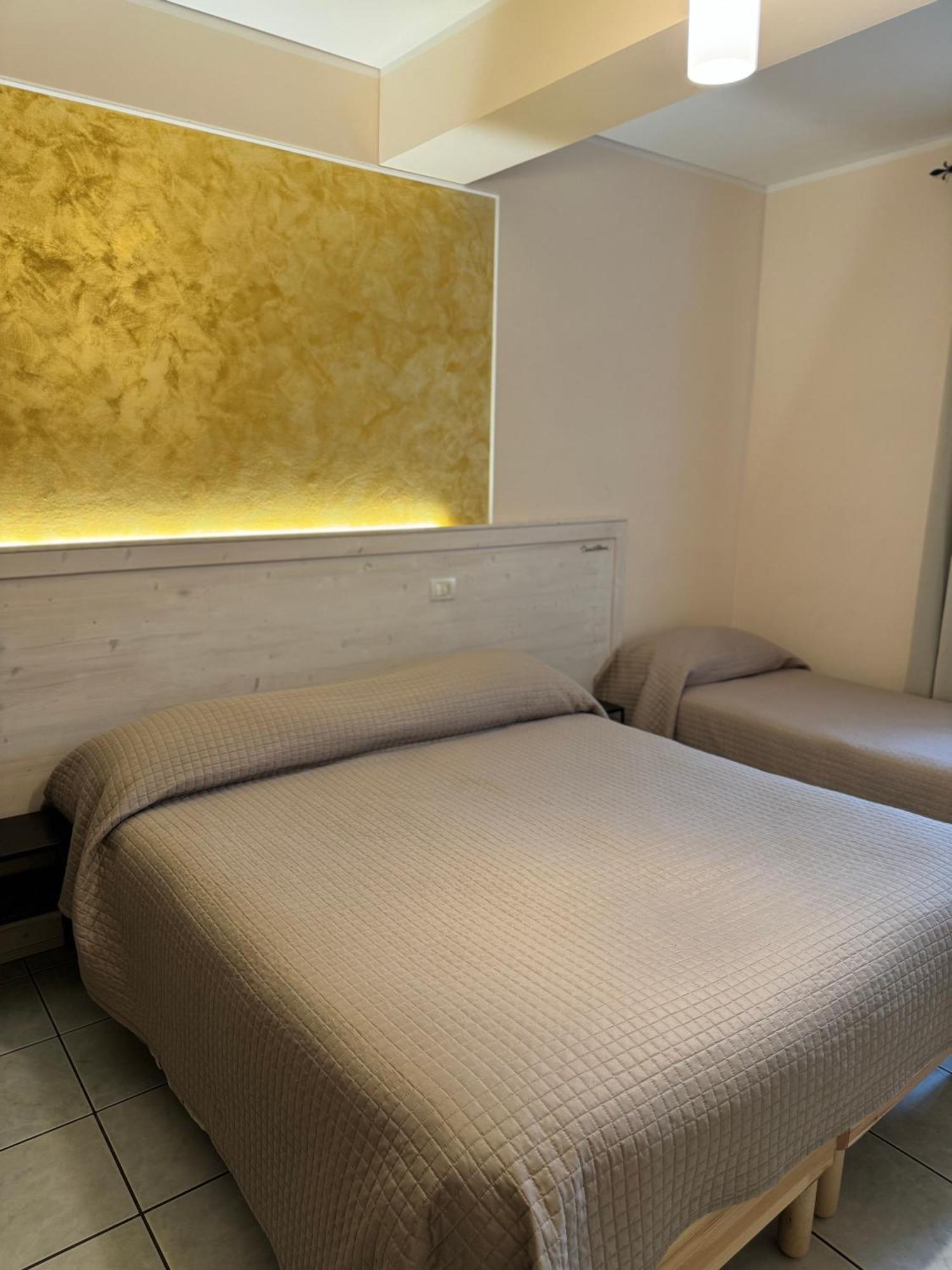 Hotel Lo Smeraldo Roccavivara Zewnętrze zdjęcie